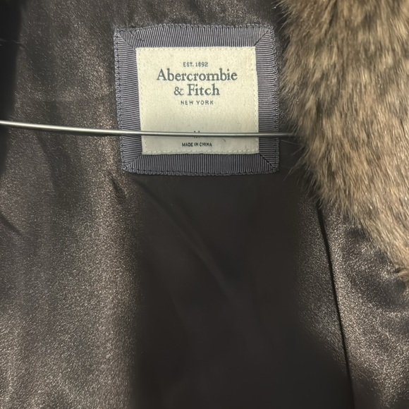 Abercrombie Finch medium faux fur vest - Picture 3 of 7